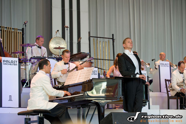 "die konzerte 2010"-tour - Fotos: Max Raabe & Palast Orchester live in Bonn 